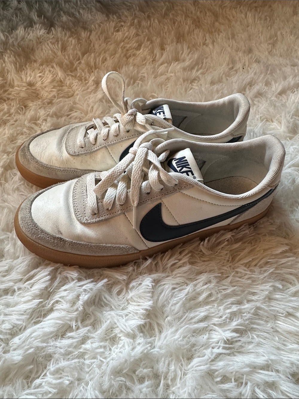 Nike Cream & Navy Low-Top Sneakers size women’s 8.5